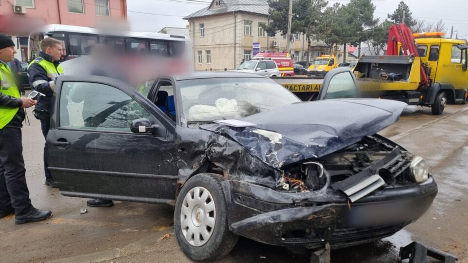 Accident între un autocar și un autoturism, în Suceava