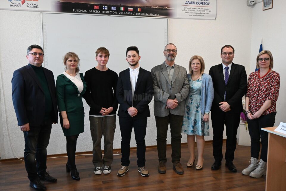 Rafael Marculeac și Darius Curuț (mijloc), alături de organizatori