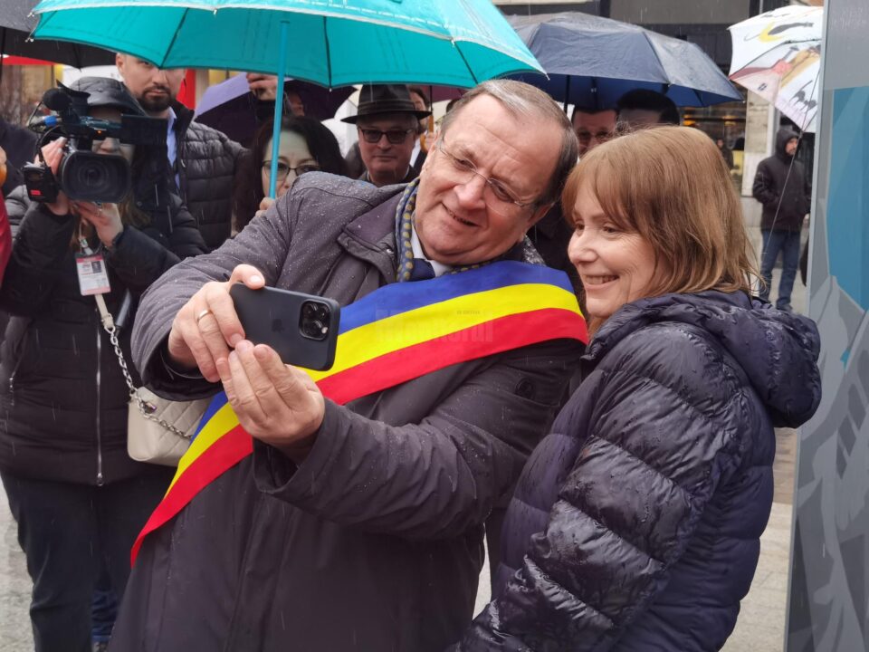 Ambasadoarea SUA, Kathleen Kavalec, selfie cu președintele CJ, Gheorghe Flutur