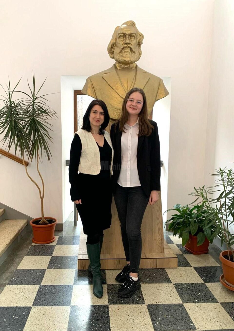 Georgiana Solovăstru, de la CN “E. Hurmuzachi”, s-a calificat cu cel mai mare punctaj, la liceu, la Naționala de Limba și Literatura Română Georgiana Solovăstru, de la CN “E. Hurmuzachi”, s-a calificat cu cel mai mare punctaj, la liceu, la Naționala de Limba și Literatura Română