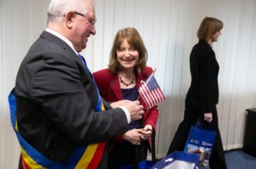 Excelența sa Kathleen Ann Kavalek, ambasador al SUA, a vizitat miercuri, 13 martie, Primăria municipiului Suceava, având discuții de peste o oră cu primarul Ion Lungu
