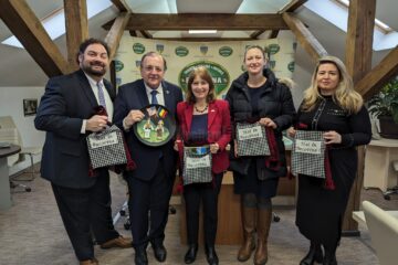 Președintele CJ Suceava, Gheorghe Flutur, a avut o întâlnire oficială cu ambasadoarea SUA în România, Kathleen Kavalec