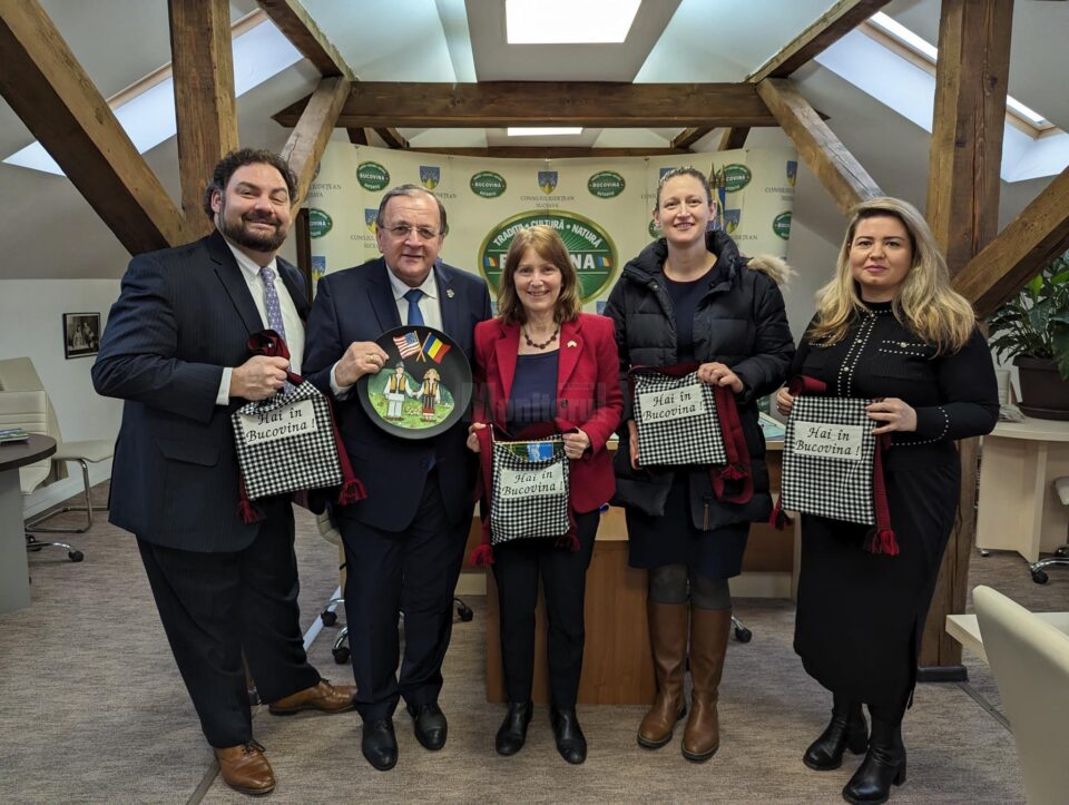 Președintele CJ Suceava, Gheorghe Flutur, a avut o întâlnire oficială cu ambasadoarea SUA în România, Kathleen Kavalec Președintele CJ Suceava, Gheorghe Flutur, a avut o întâlnire oficială cu ambasadoarea SUA în România, Kathleen Kavalec