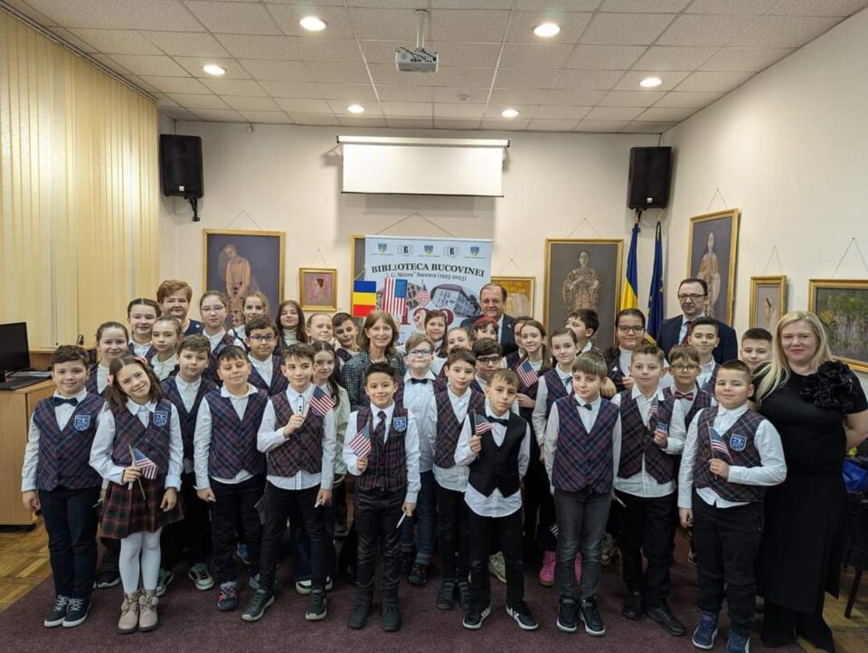 Elevi de la Școala Gimnazială Nr.1 Suceava, la povești cu ambasadorul SUA