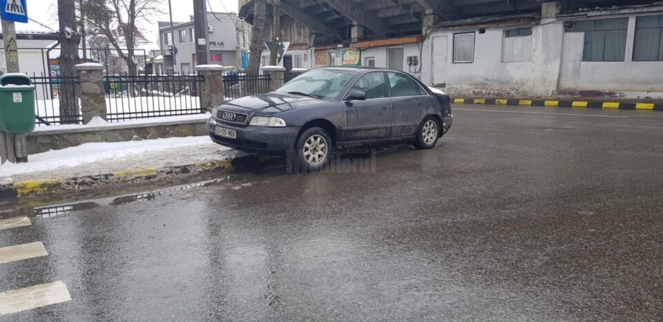 Zilele trecute a parcat pe trotuar