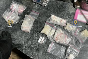 Droguri confiscate la percheziții