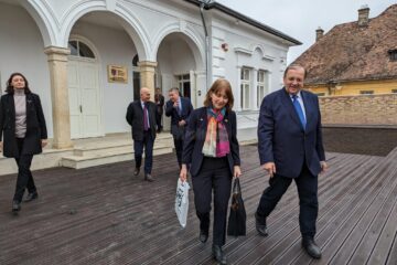Ambasadorul SUA în România a vizitat Memorialul Holocaustului din orașul Siret