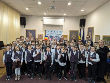 Elevi de la Școala Gimnazială Nr.1 Suceava, la povești cu ambasadorul SUA
