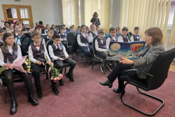 Elevi de la Școala Gimnazială Nr.1 Suceava, la povești cu ambasadorul SUA