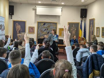 Elevi de la Școala Gimnazială Nr.1 Suceava, la povești cu ambasadorul SUA