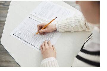 Peste 900 de elevi, la etapa județeană a Olimpiadei de Limba Engleză