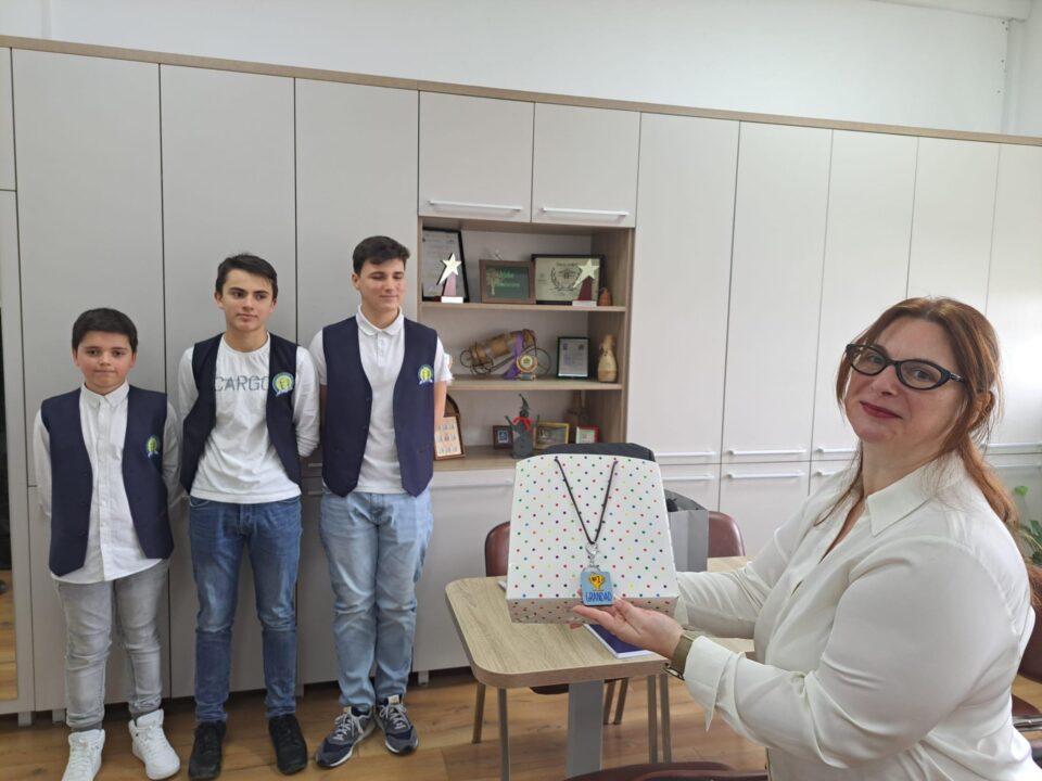 Felicitari și premii din partea direcțiunii liceului Dumbrăveni