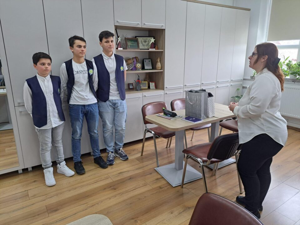 Felicitari și premii din partea direcțiunii liceului Dumbrăveni