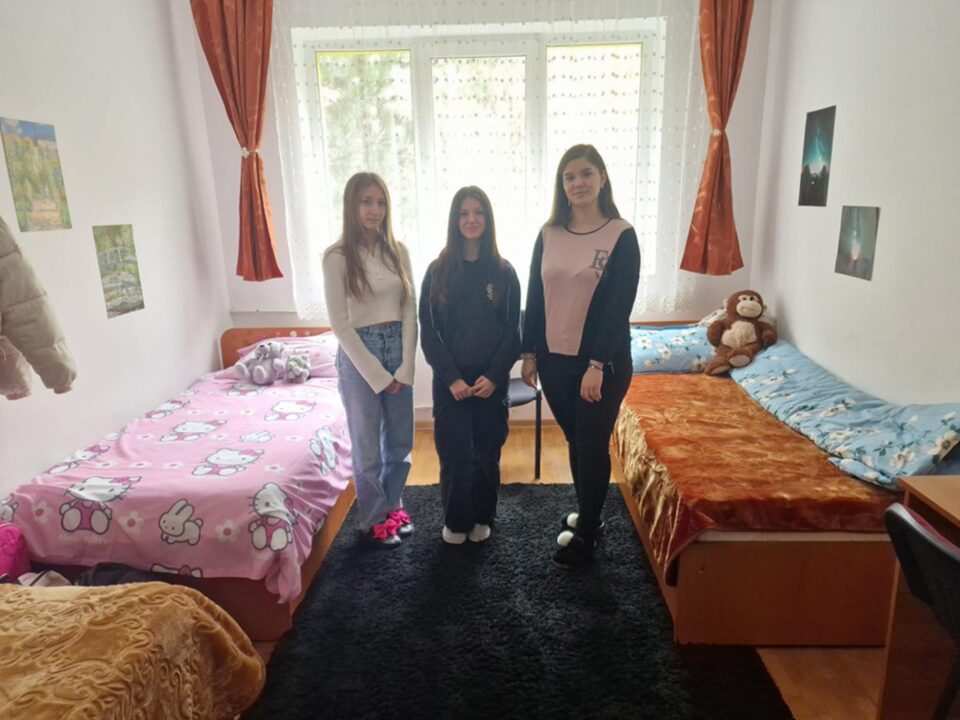 Elevele au invitat jurații în camere
