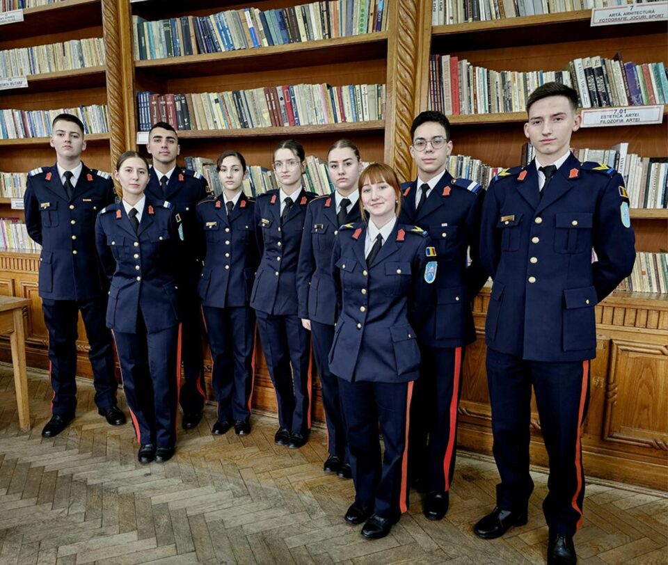 Elevii militari care au participat la Olimpiada Județeană de Limba română. Foto: Francesca Șindilar