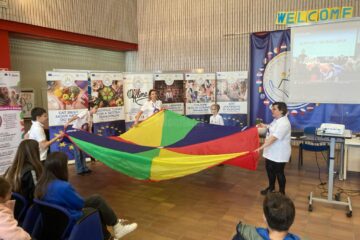 Elevi și profesori de la Școala Gimnazială Nr. 4 Suceava, într-o mobilitate Erasmus+ în Italia
