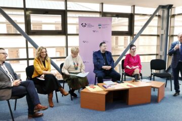 Ziua Internațională a Poeziei, marcată la Teatrul „Matei Vișniec” Suceava prin evenimentul „Îmbrățișarea poeziei cu teatrul”
