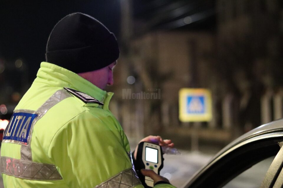 Peste 100 de amenzi aplicate de polițiști în urma unor razii de amploare în Vatra Dornei Peste 100 de amenzi aplicate de polițiști în urma unor razii de amploare în Vatra Dornei