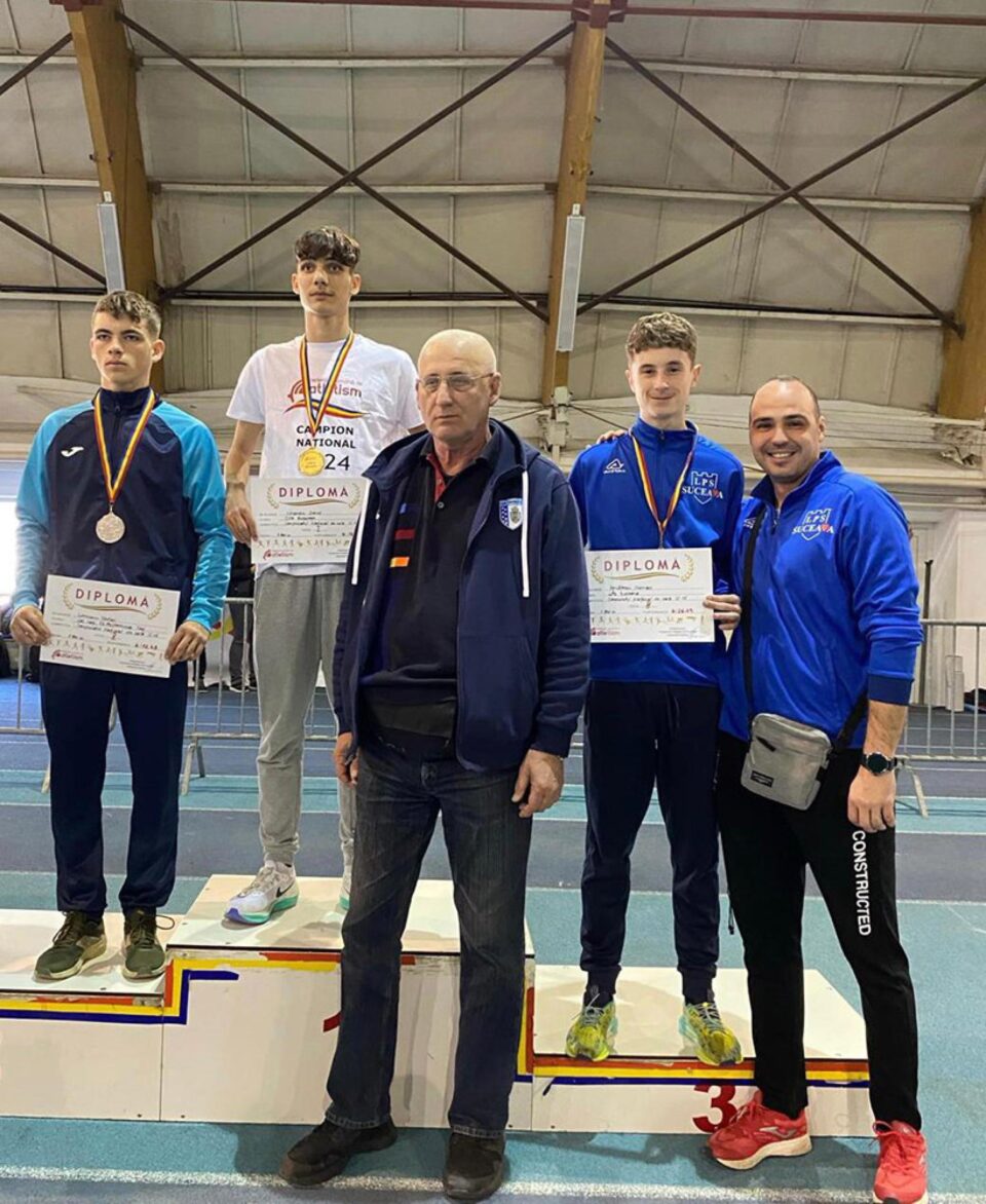 Antrenorul Iustin Tătărău, primul din dreapta, alături de atletul Marian Vasile Ignătescu Antrenorul Iustin Tătărău, primul din dreapta, alături de atletul Marian Vasile Ignătescu