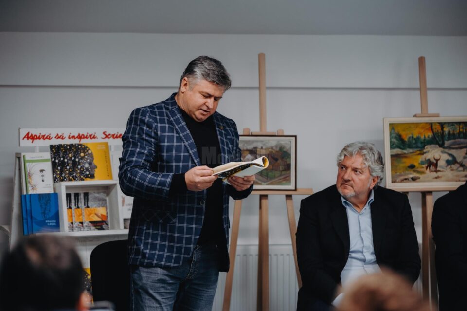 „Muțenia armelor”, volum de poeme semnat de Cezar Haiura, lansat la Siret