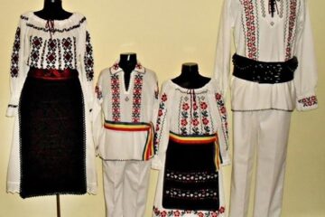 Costume populare tradiționale (fotografie generică)