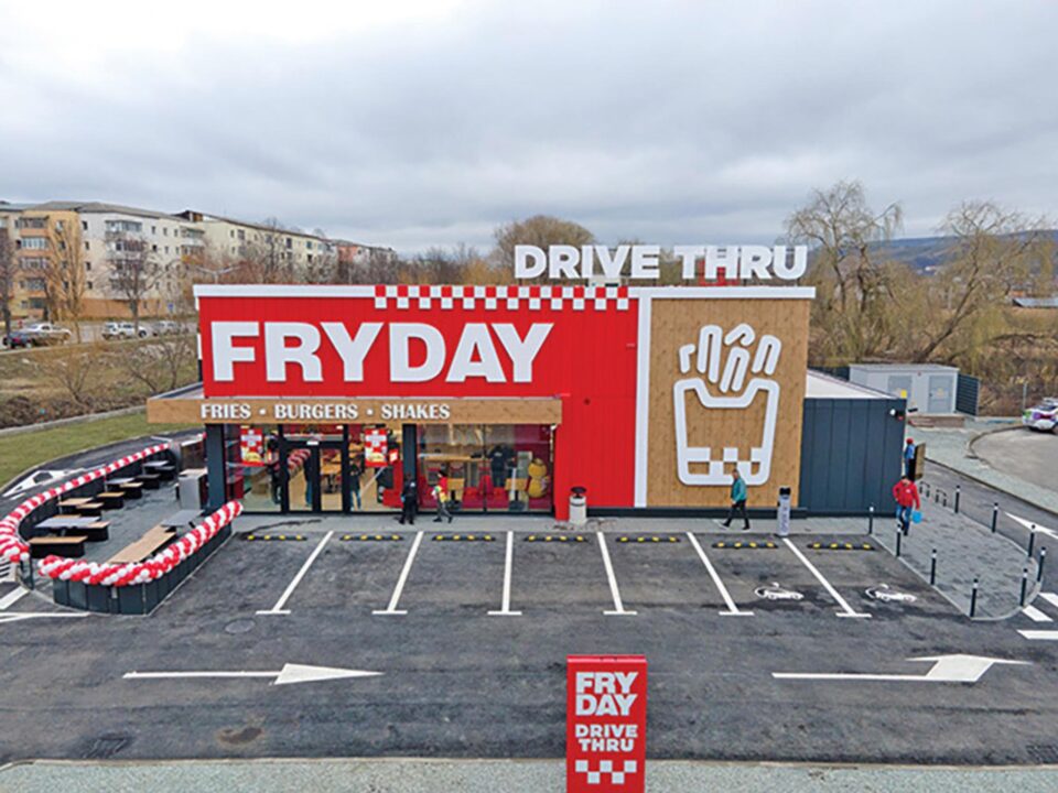 Românul care a creat lanțul de restaurante care se luptă cu giganții KFC și McDonald’s anunță că a ajuns la nouă unități și mai deschide încă trei Românul care a creat lanțul de restaurante care se luptă cu giganții KFC și McDonald’s anunță că a ajuns la nouă unități și mai deschide încă trei