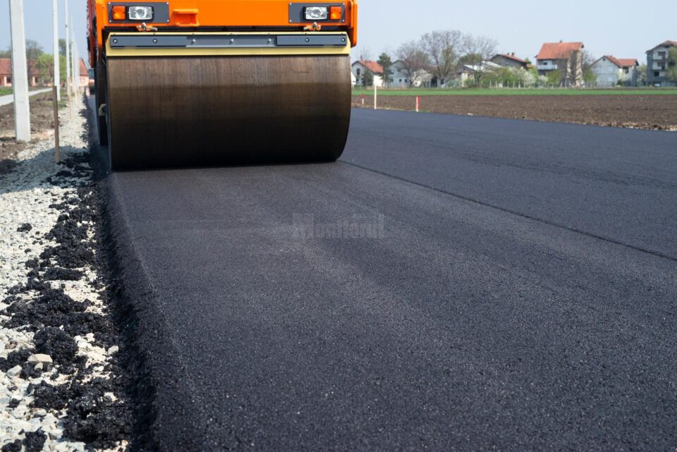 Lucrările prin Programul Național ”Anghel Saligny” vor aduce încă 27 de kilometri de asfalt