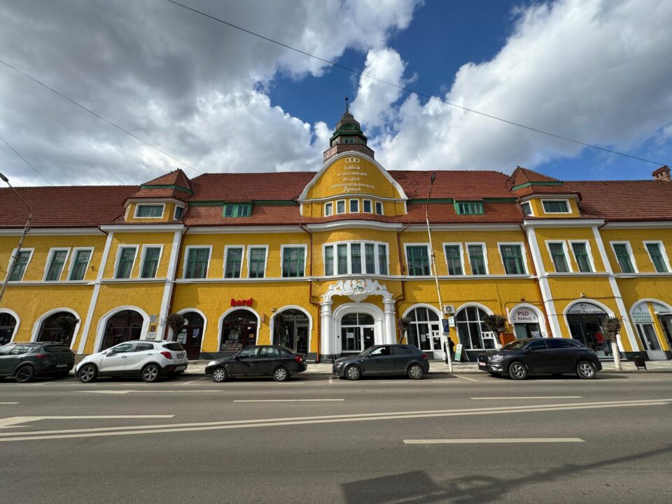 Reparația patrulaterului din centrul istoric vechi al municipiului Rădăuți este considerată de Dan Marcu o lucrare făcută ”la normă” și fără să se respecte standardele impuse clădirilor monument istoric