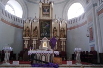 Credincioșii romano-catolici se pregătesc pentru Duminica Învierii