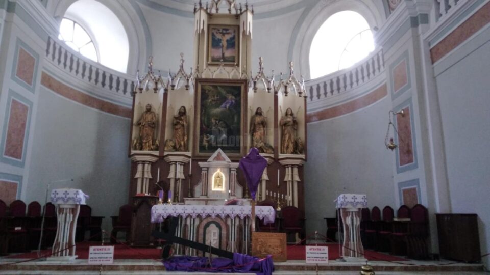 Credincioșii romano-catolici se pregătesc pentru Duminica Învierii