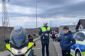 Tort și BMW-urile pe două și patru roți, surprize pentru micul Tudor, născut de Ziua Poliției