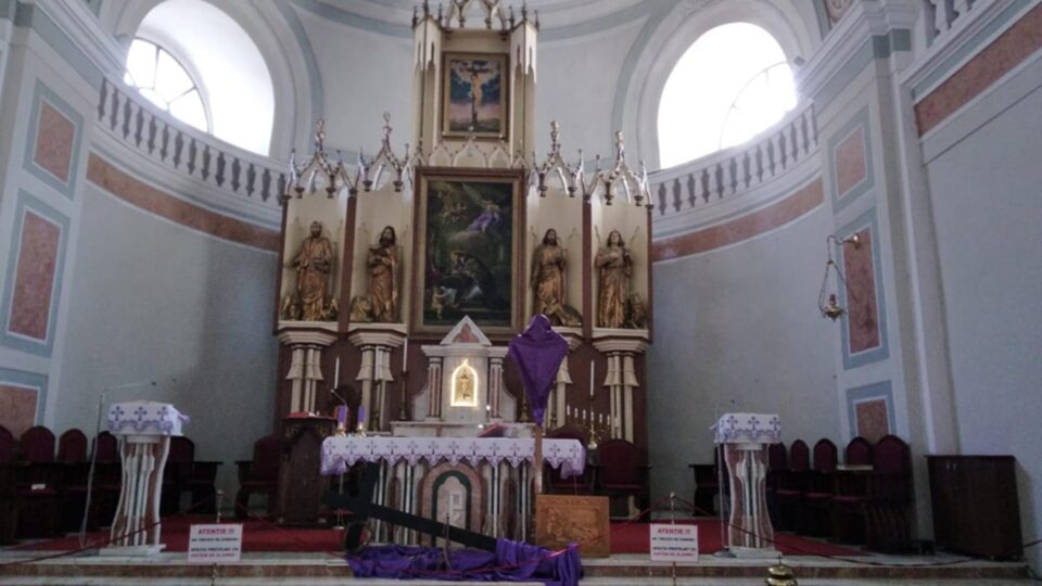 Credincioșii romano-catolici se pregătesc pentru Duminica Învierii