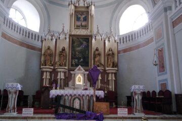 Credincioșii romano-catolici se pregătesc pentru Duminica Învierii