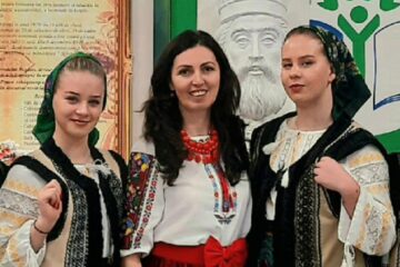 Georgiana și Francesca Mehno și prof. Delia Marțineac