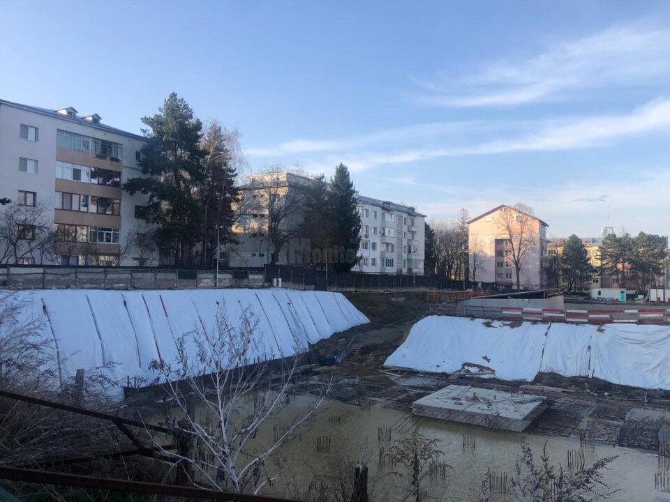 Vecinii viitorului complex imobiliar își exprimă nemulțumirea față de construcția acestuia