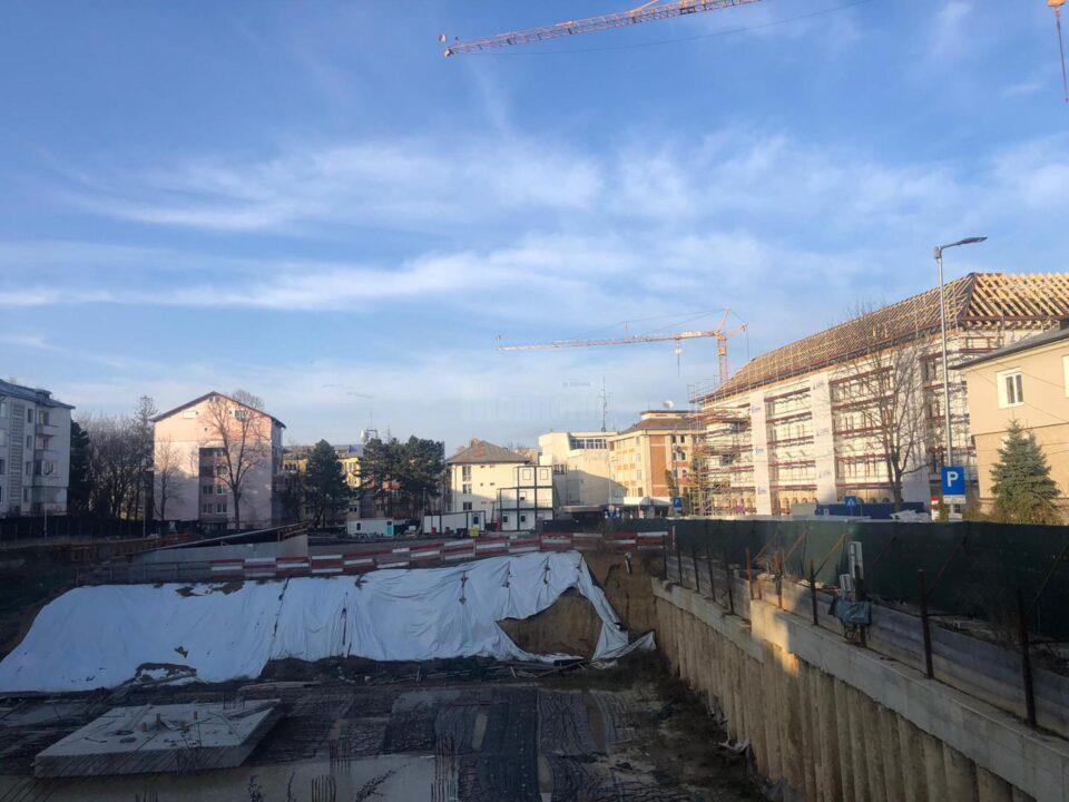 Vecinii viitorului complex imobiliar își exprimă nemulțumirea față de construcția acestuia