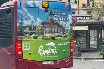 Imagini cu Mănăstirea Sucevița sunt afișate pe autobuzele din Roma
