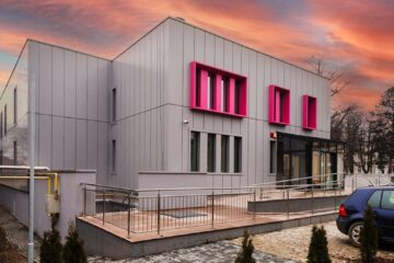 Clinica RT Lotus Center, amplasată în imediata vecinătate a Secției de Oncologie din cadrul sediului spitalului vechi din Suceava