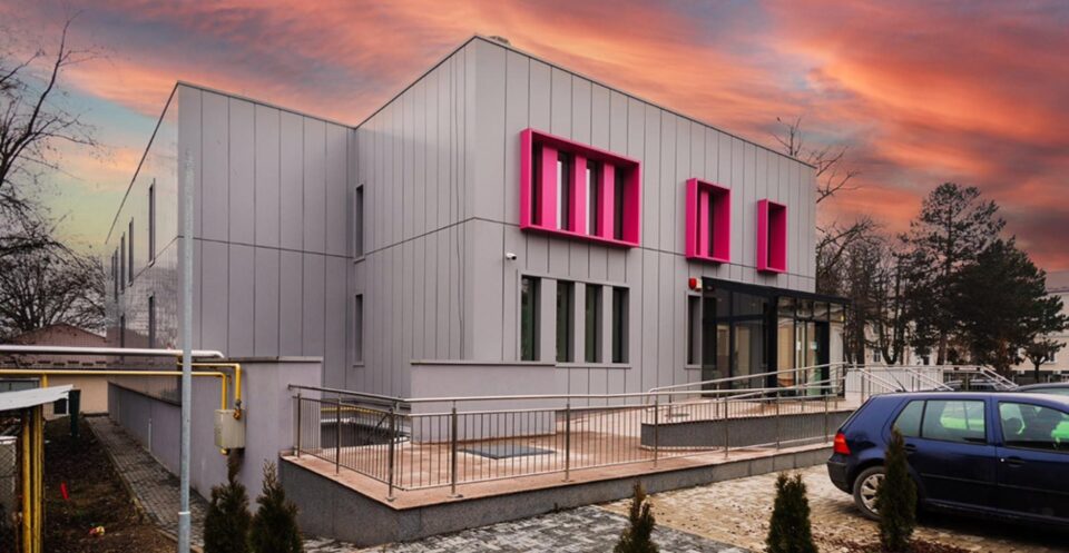 Clinica RT Lotus Center, amplasată în imediata vecinătate a Secției de Oncologie din cadrul sediului spitalului vechi din Suceava