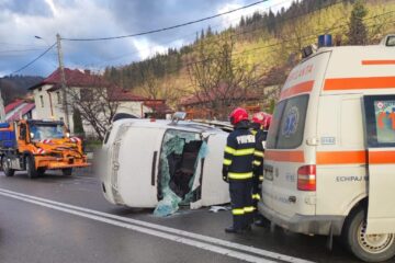 Șase ucraineni se aflau în microbuzul răsturnat vineri dimineață la Prisaca Dornei