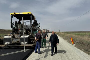 Flutur: Am început în forță lucrările de modernizare a drumurilor județene, cu prioritate pe axialul Suceava - Iași