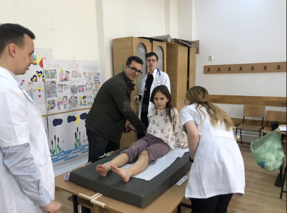 Printre specialiștii prezenți la Grănicești s-a aflat și doctorul bucureștean Iulian Rotaru, medic specialist în chirurgie cardiopediatrică