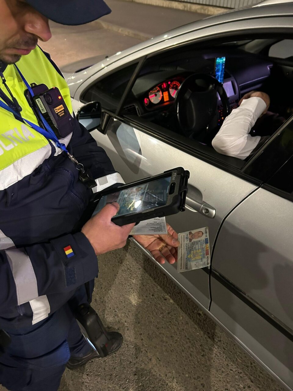 Polițiștii suceveni au la dispoziție un nou sistem de verificare și legitimare