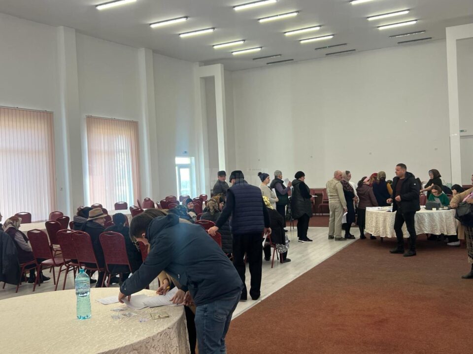 Oamenilor le-au fost recoltate probe de sânge pe 23 martie, iar o săptămână mai târziu au avut parte și de consultație de specialitate