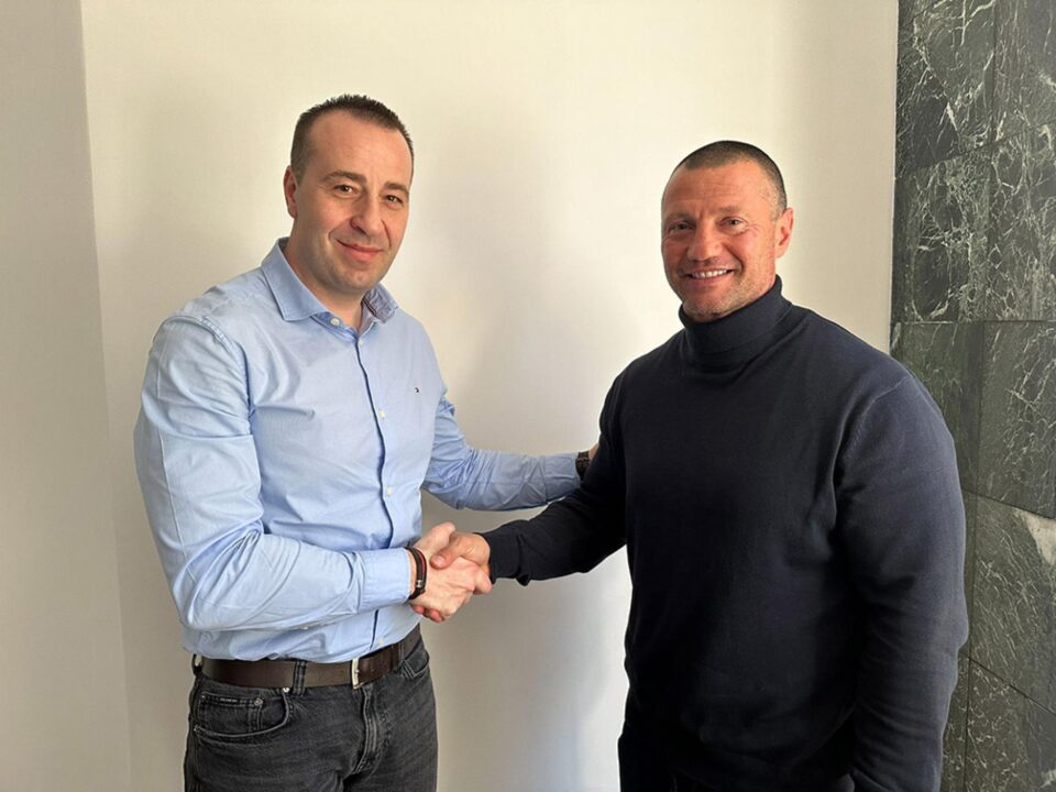 Sorin Mihalescul, care s-a alăturat echipei lui Lucian Harșovschi, are 43 de ani și se va ocupa de partea de voluntariat și acțiuni civice, având foarte multă experiență în domeniu