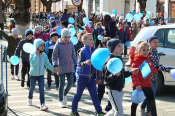 Marșul de Conștientizare a Autismului, la Fălticeni, de Ziua Internațională a Autismului