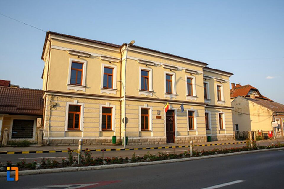 Bărbatul a fost condamnat de Judecătoria Gura Humorului la pedeapsa de 4 ani și 11 luni de închisoare. Sursa foto destepti.ro Bărbatul a fost condamnat de Judecătoria Gura Humorului la pedeapsa de 4 ani și 11 luni de închisoare. Sursa foto destepti.ro