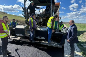 Gheorghe Flutur a verificat lucrările de modernizare a drumului județean de la Suceava la Dolhasca