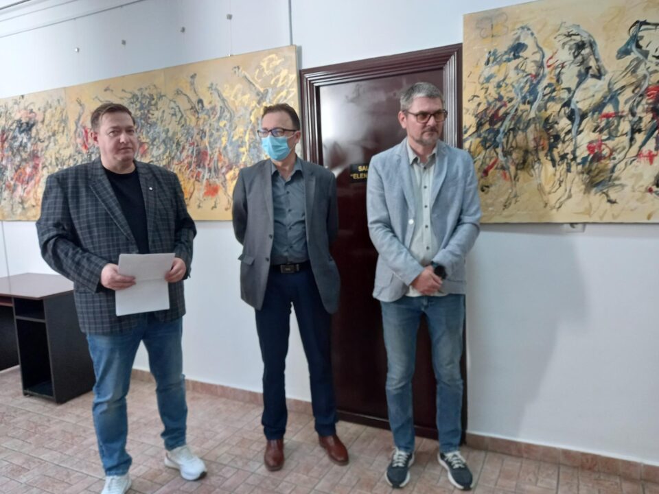 Expoziția „Obiectul”, realizată de Iulian Copăcel și curatoriată de Alexandru Ovidiu Vintilă, poate fi vizitată la Biblioteca Bucovinei