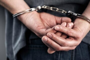 Un singur arestat în dosarul minorelor de 15 ani folosite la prostituție în Suceava și Botoșani